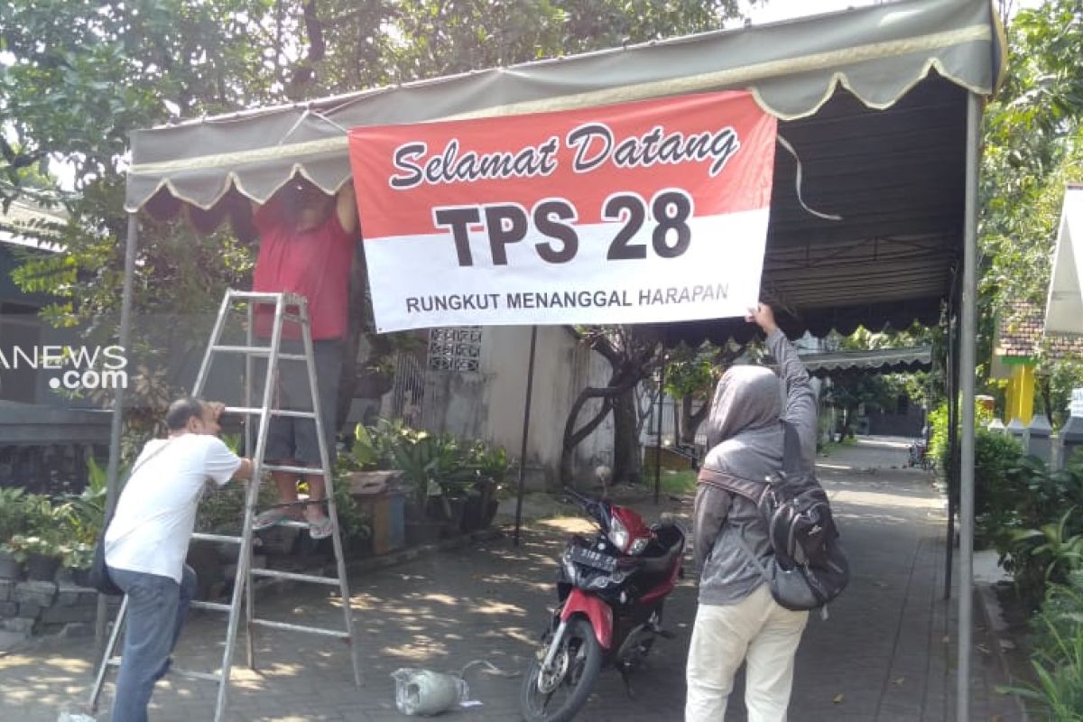 Pemungutan suara ulang di TPS 28 Surabaya dihibur musik organ tunggal
