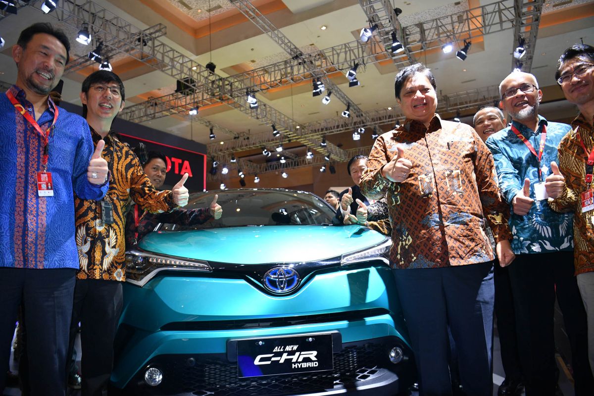 Toyota bakal luncurkan satu lagi mobil hibrid tahun ini setelah C-HR