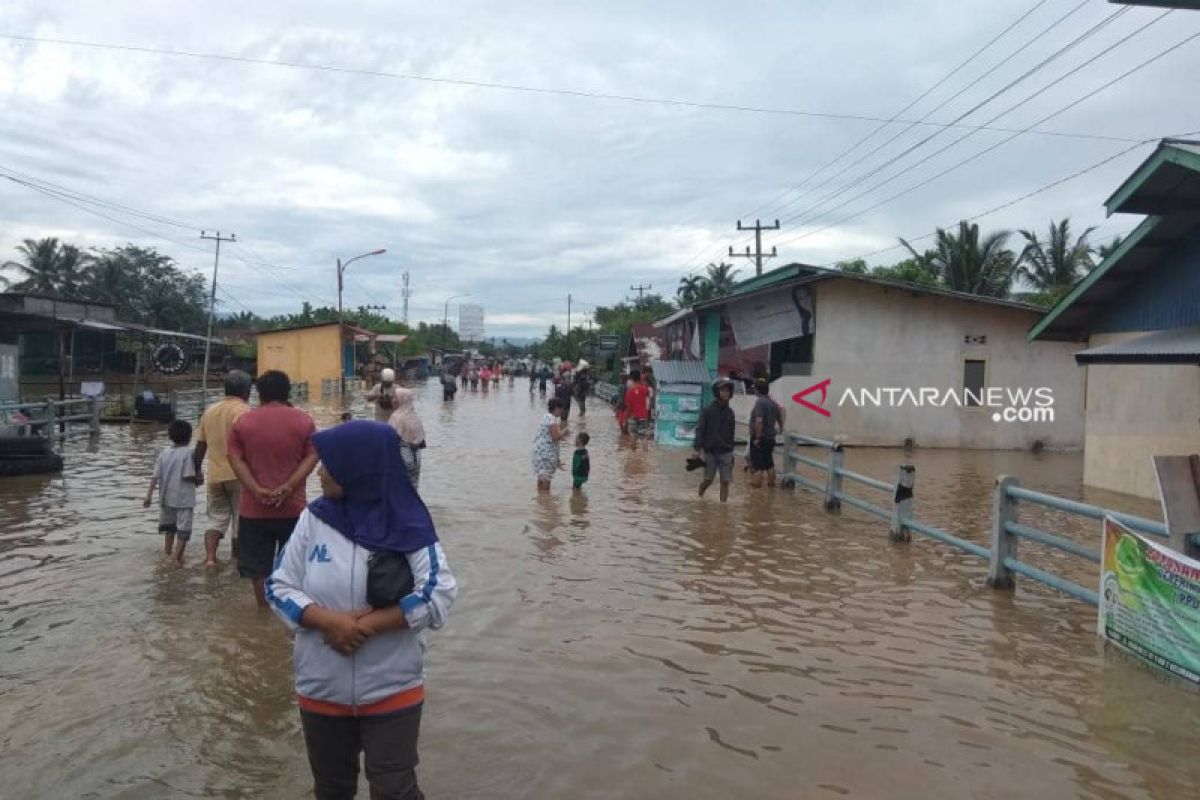 Flood hits Bengkulu Province