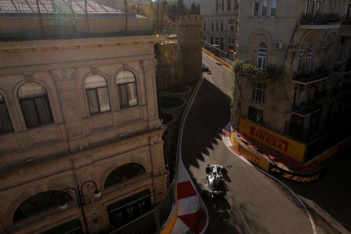 Bottas pole position GP Azerbaijan, Leclerc kecelakaan