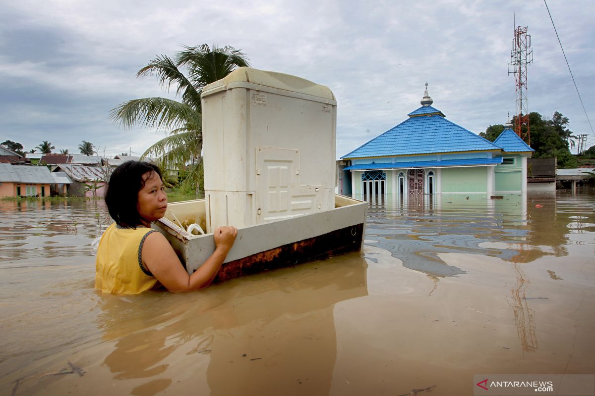 12 ribu warga mengungsi akibat banjir Bengkulu