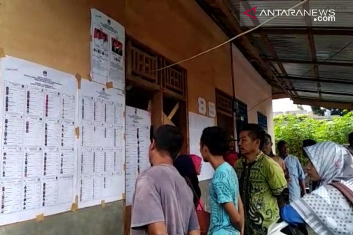 Pasaman Barat holds re-vote at nine polling stations