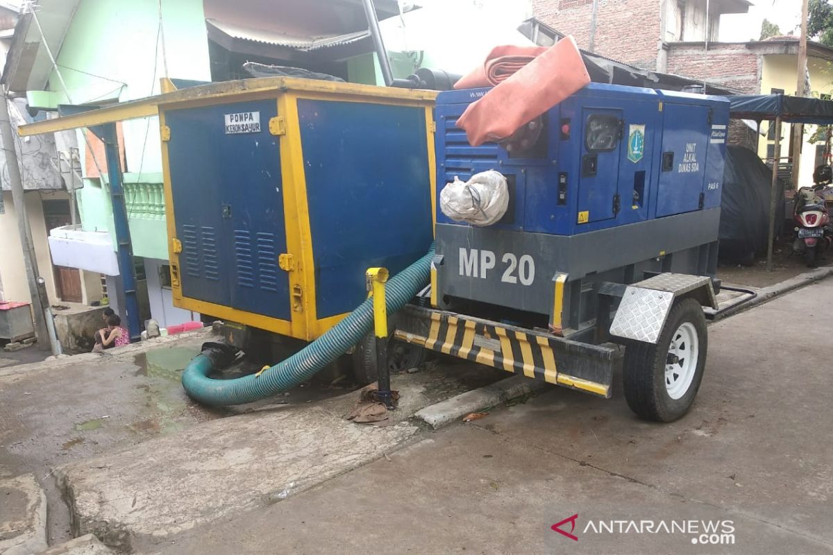 Jakarta Barat tambah 10 pompa portabel hadapi genangan