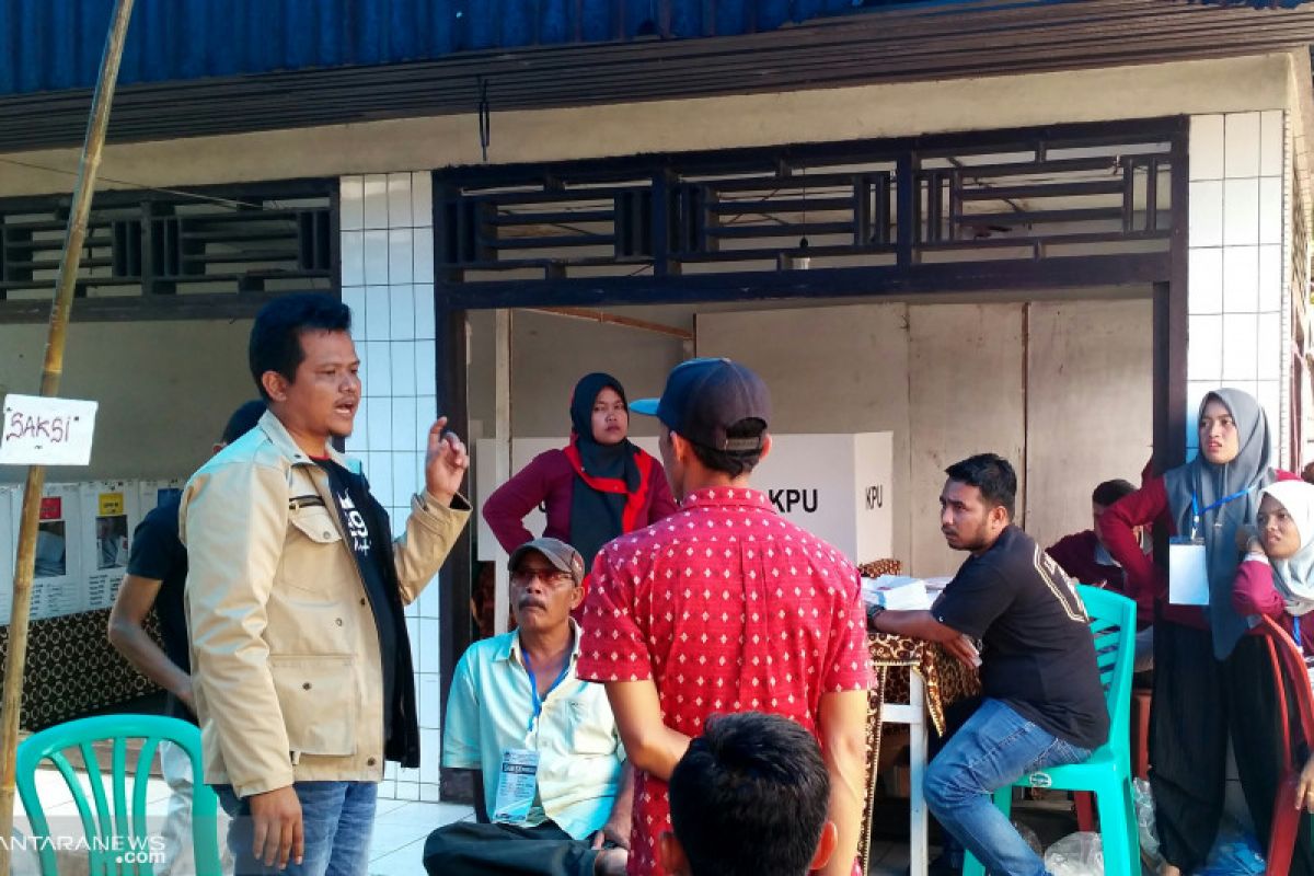 Pemilihan ulang di Sangir Solok Selatan  diwarnai "adu mulut"
