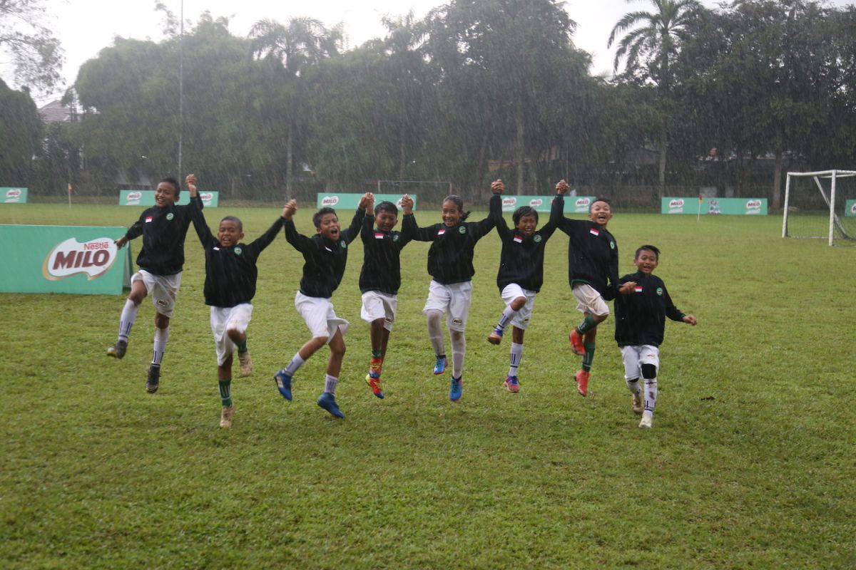 Delapan pesepakbola muda wakili Indonesia di Barcelona