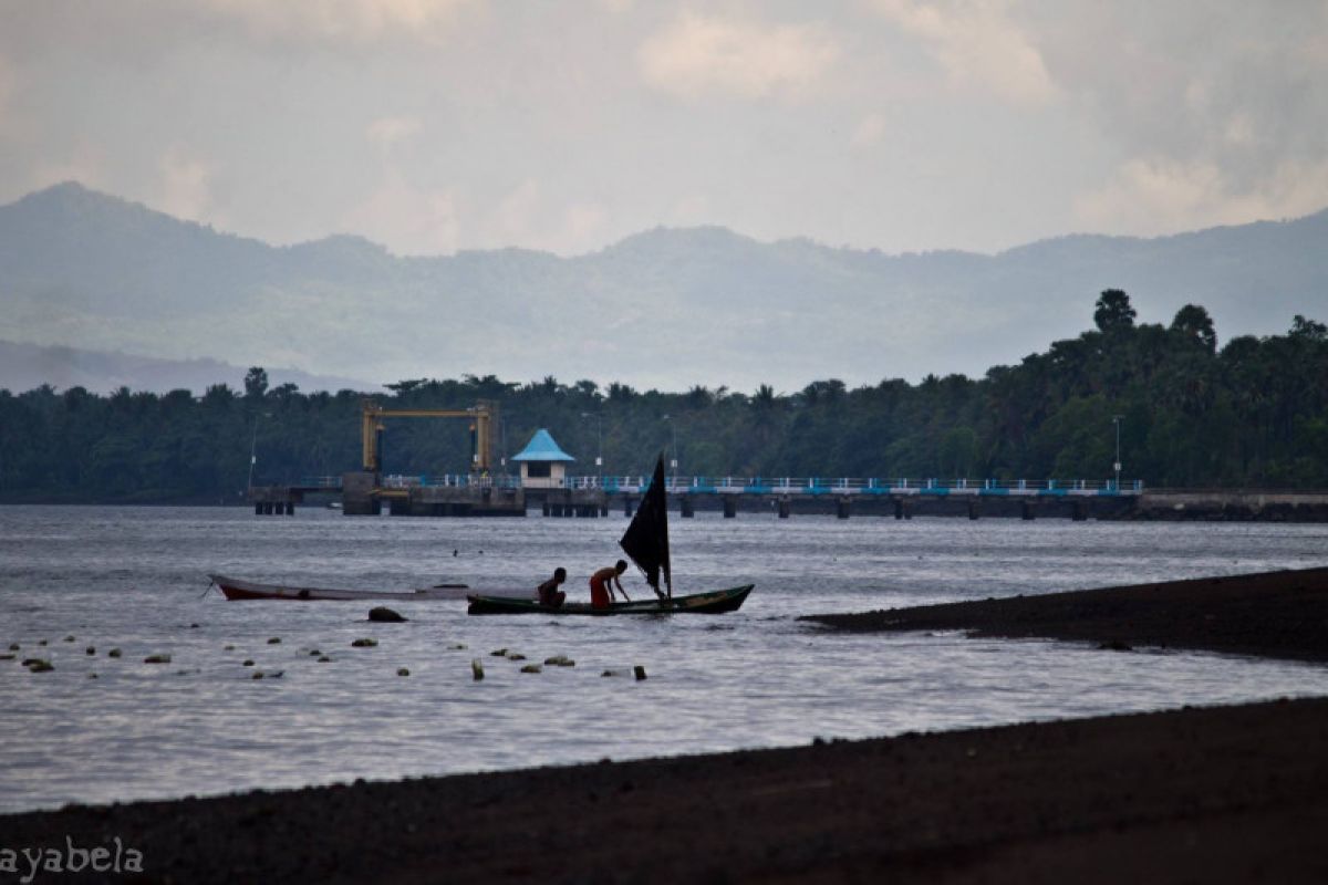 Pelabuhan feri di Pulau Adonara akhirnya jadi mubazir