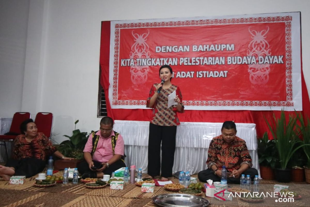 Naik Dango Kalbar angkat isu stop kekerasan terhadap perempuan dan anak