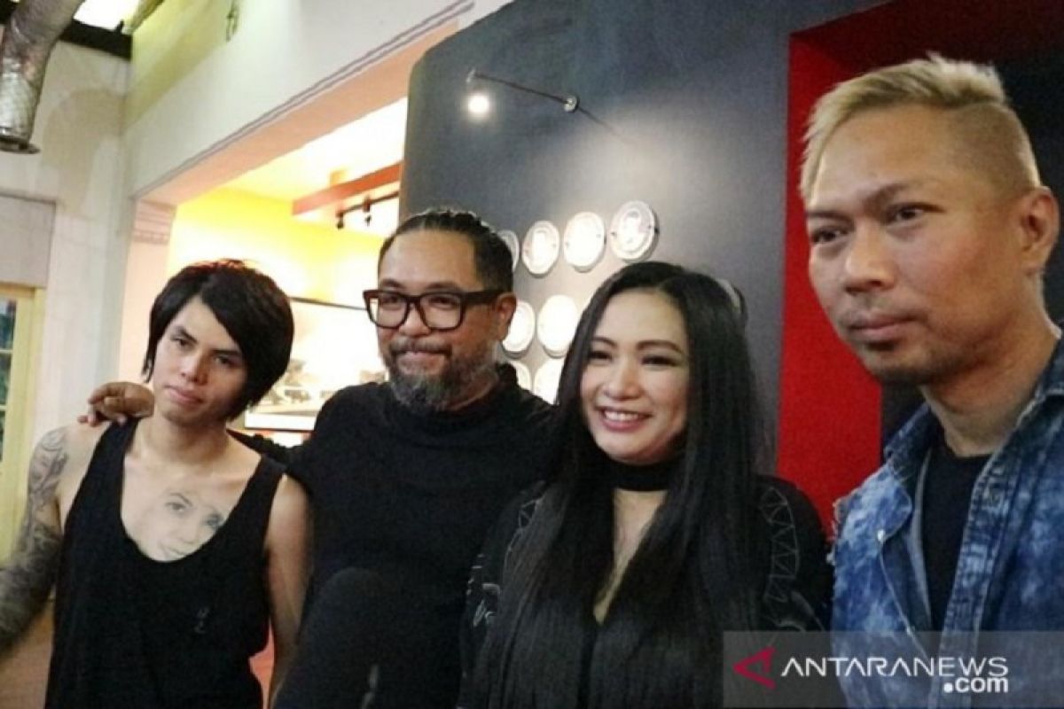 Grup band Cokelat takjub dengan pameran foto ANTARA