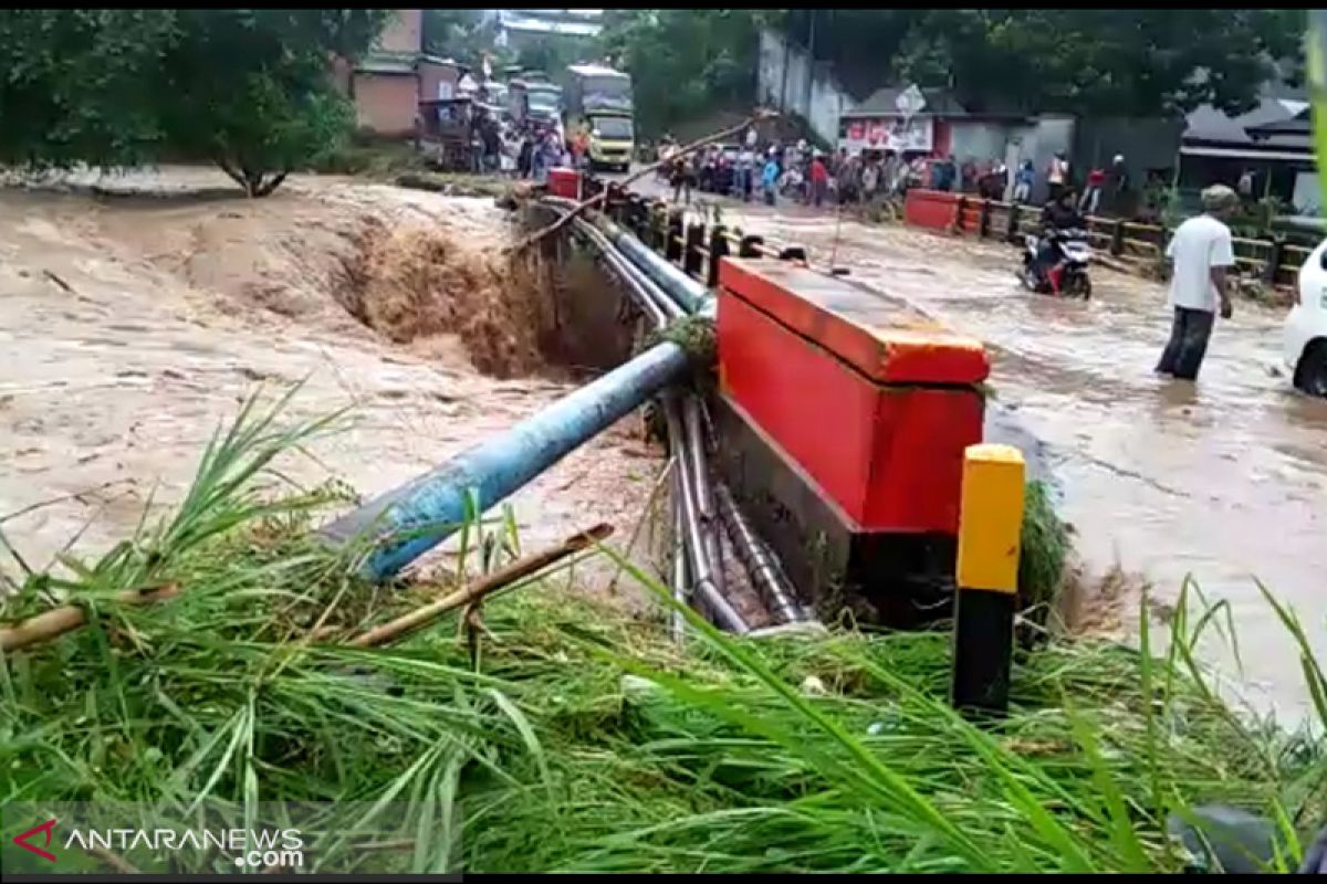 Ini jalan dan jembatan rusak akibat banjir di Bengkulu