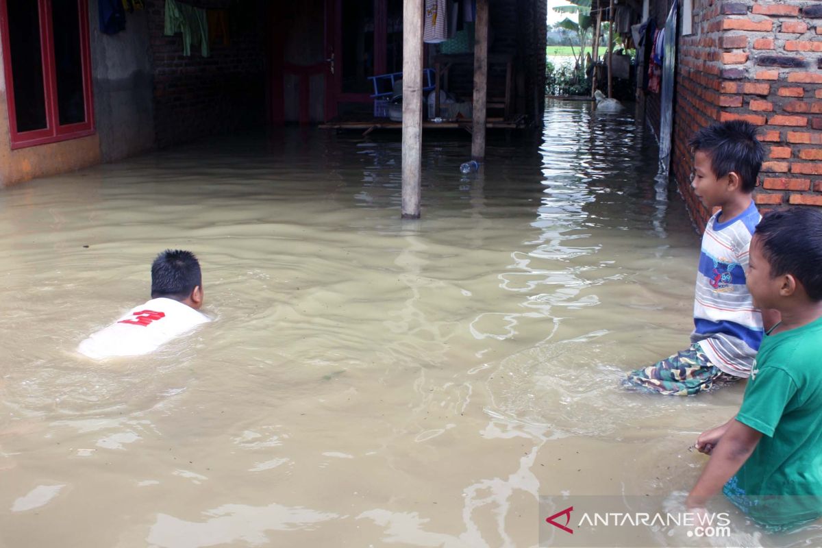 Ratusan Rumah di Karawang terendam banjir