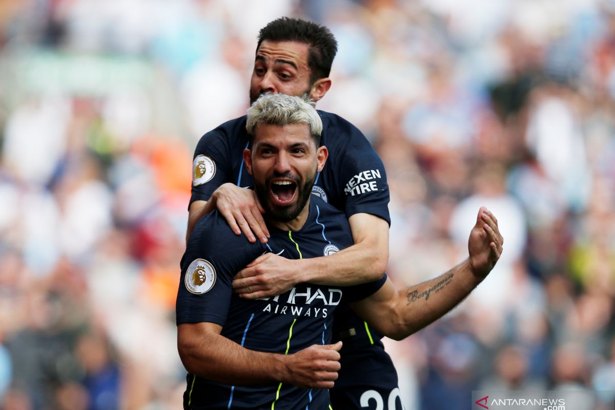 Liga Inggris - Gol Aguero bawa Manchester City geser Liverpool dari pimpinan klasemen