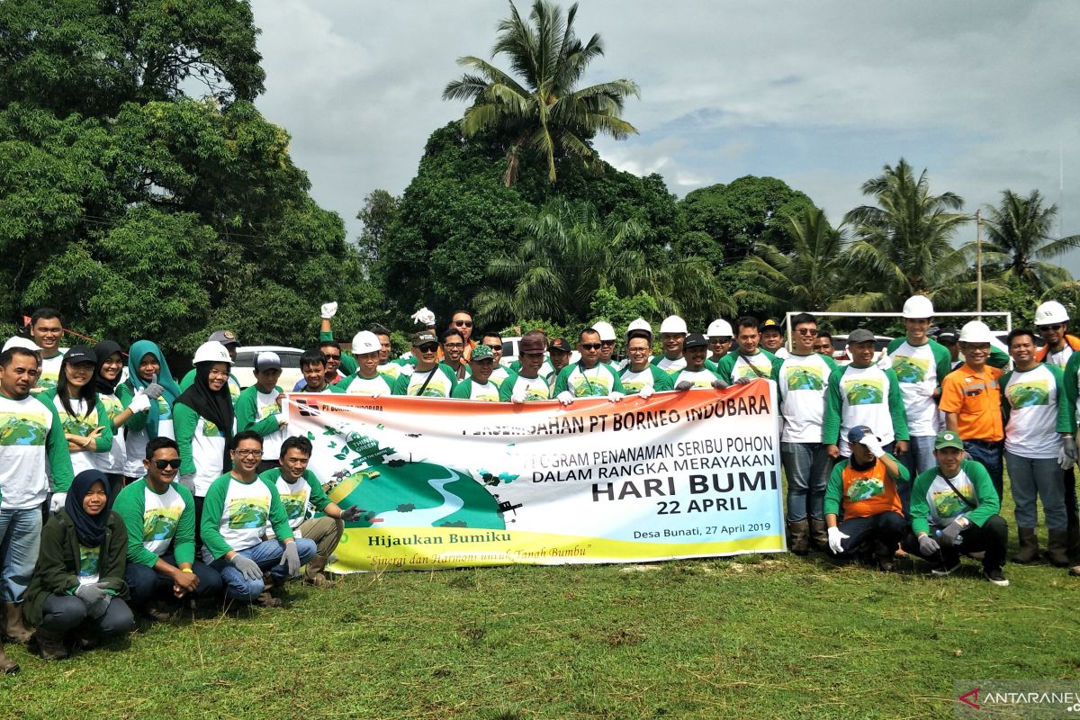 Coal company in Tanah Bumbu plants trees