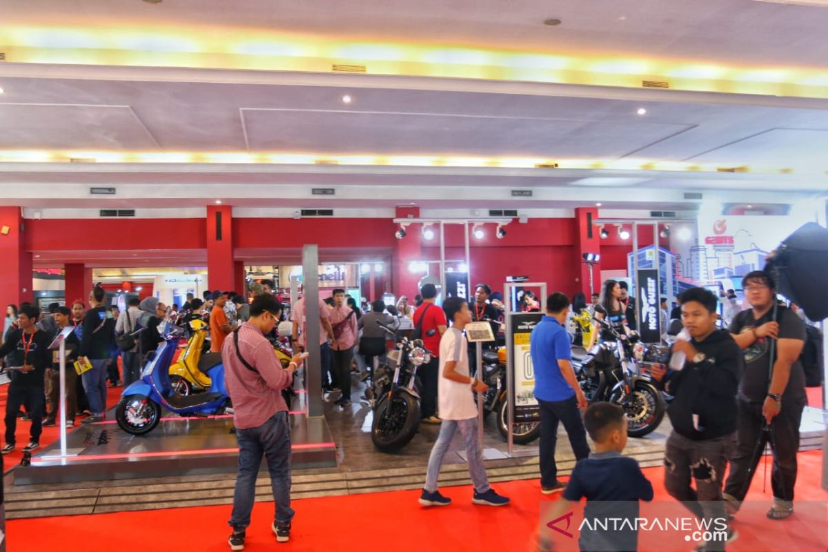 Senin ini , pameran otomotif hingga job fair