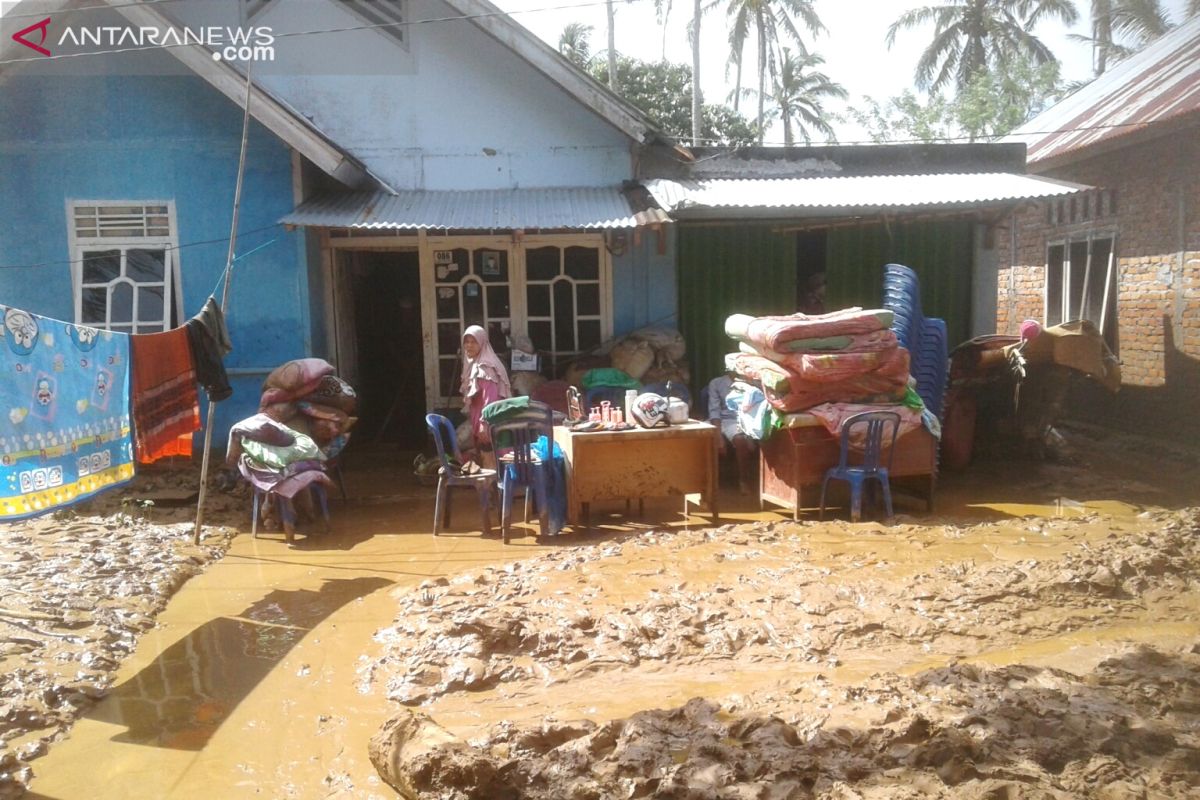 Korban banjir di Kepahiang butuh pasokan air bersih