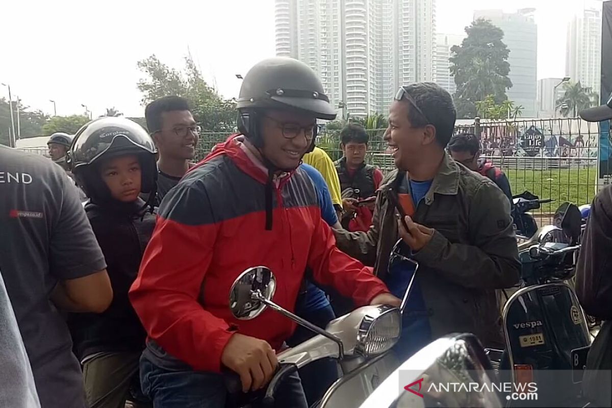 Kisah Anies Baswedan gemari tur naik Vespa