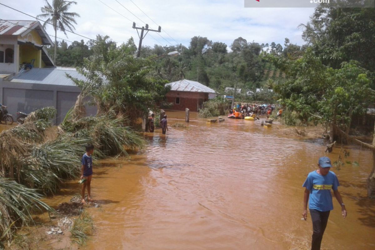 BPBD dan tim gabungan cari tiga korban hilang akibat banjir di Kapehiang