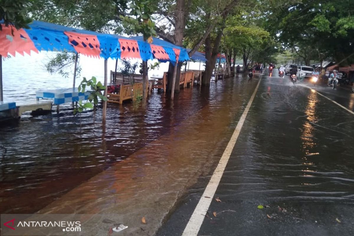 Sepuluh meninggal dan delapan  hilang akibat banjir Bengkulu