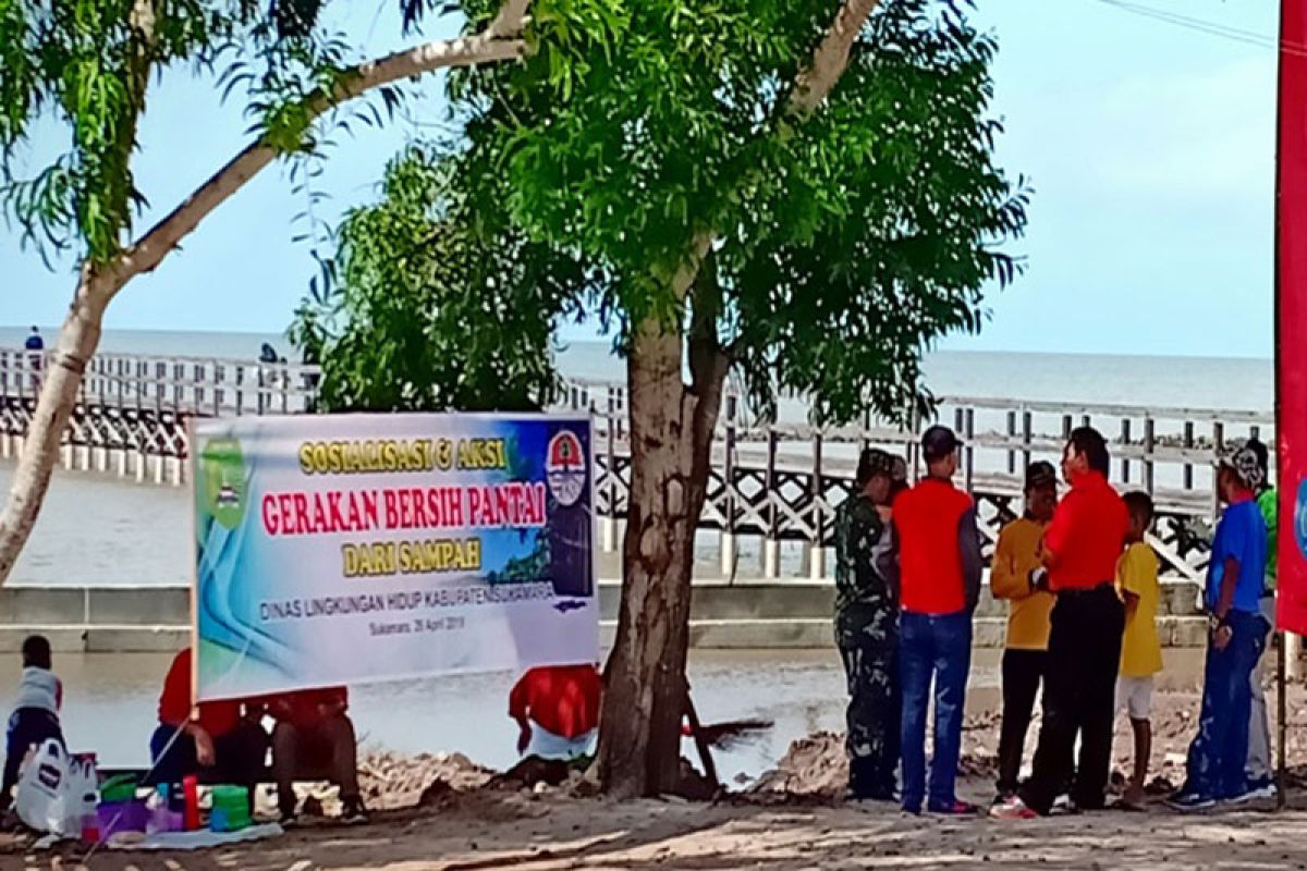 Sekda ajak masyarakat jaga kebersihan pantai di Sukamara