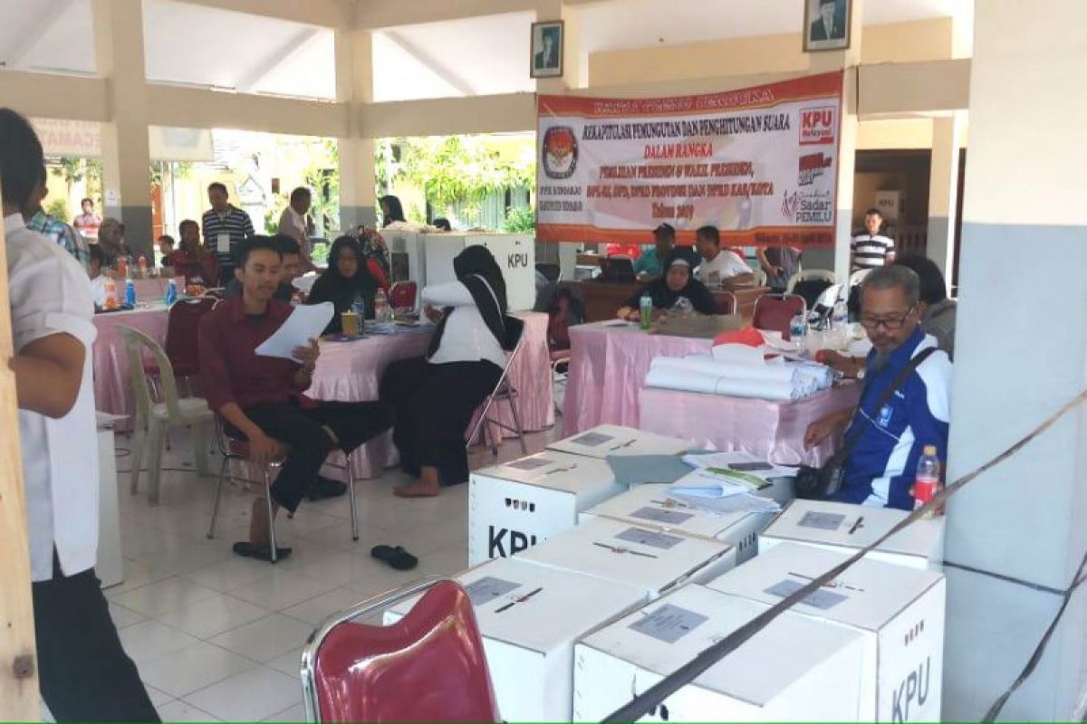 12 PPK di Sidoarjo tuntaskan penghitungan suara Pemilu