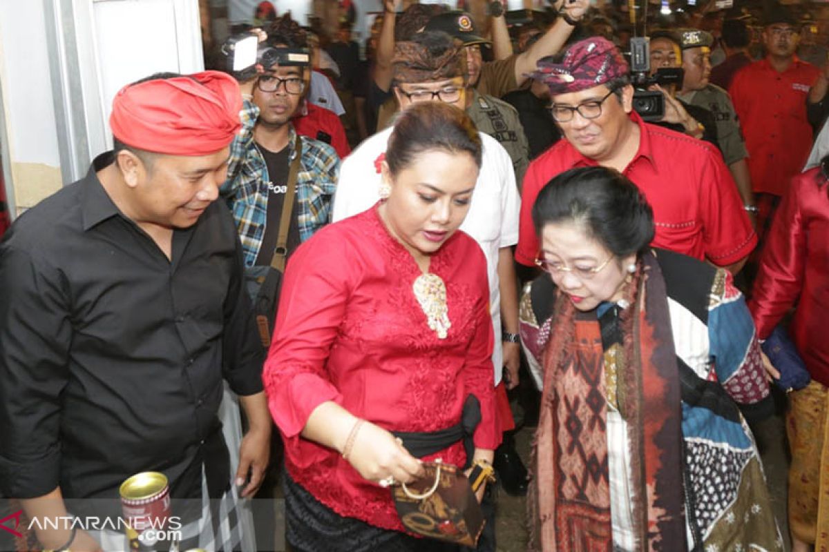 Klungkung pamerkan keris dan Tabanan adakan Festival Harmoni