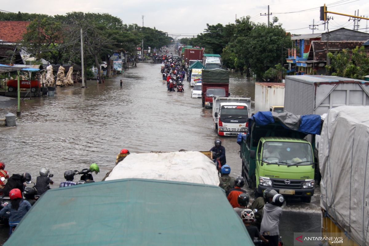 BPBD Pasuruan Jatim evakuasi korban banjir