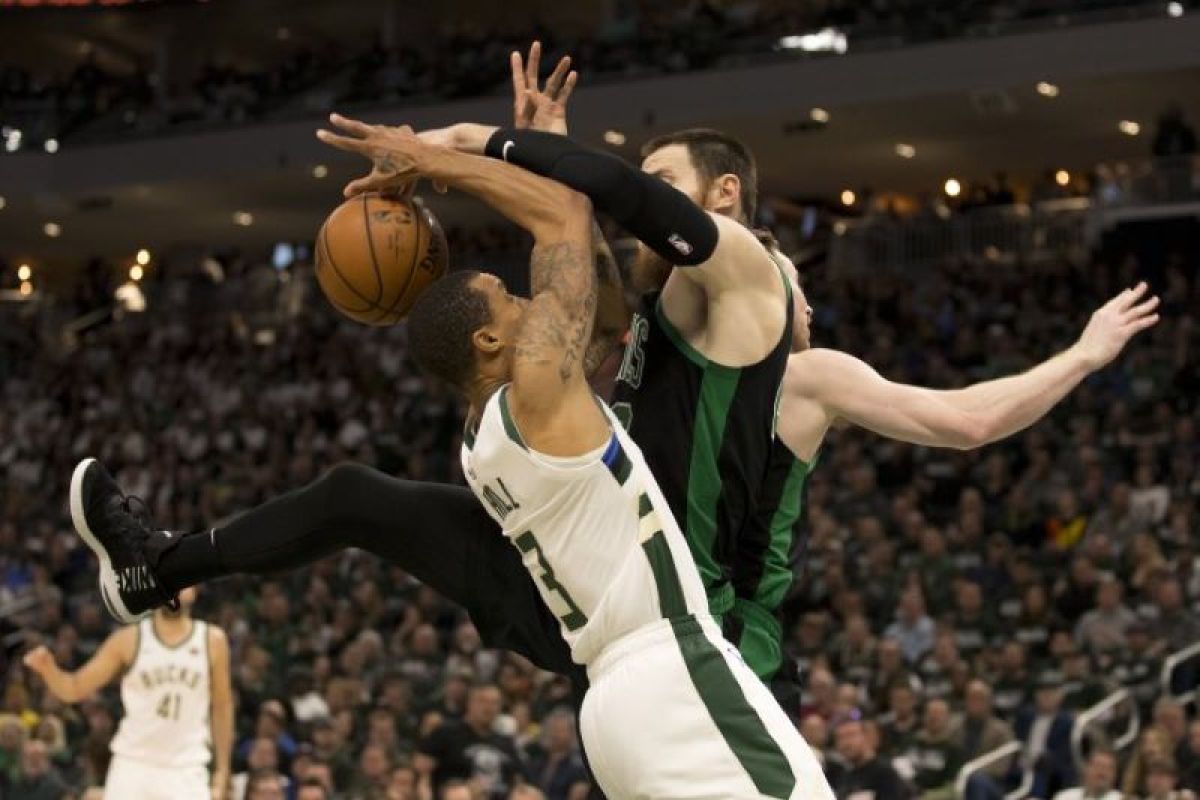 Celtics bungkam tuan rumah Bucks 112-90 playoff semifinal Wilayah Timur