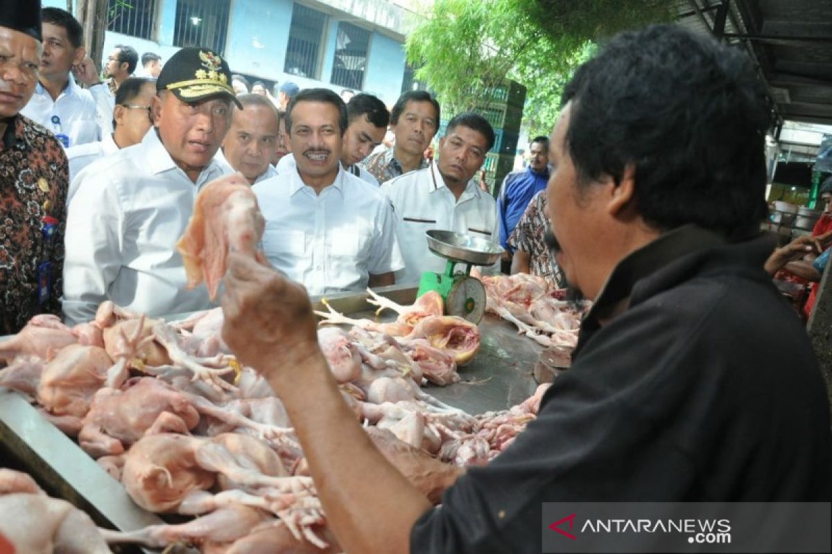 Minyak goreng kemasan di Sumut dijual di bawah HET