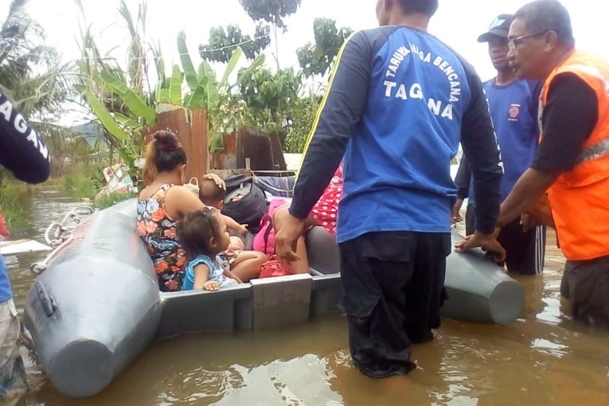 Sejumlah ruas jalan di Singkawang tergenang banjir