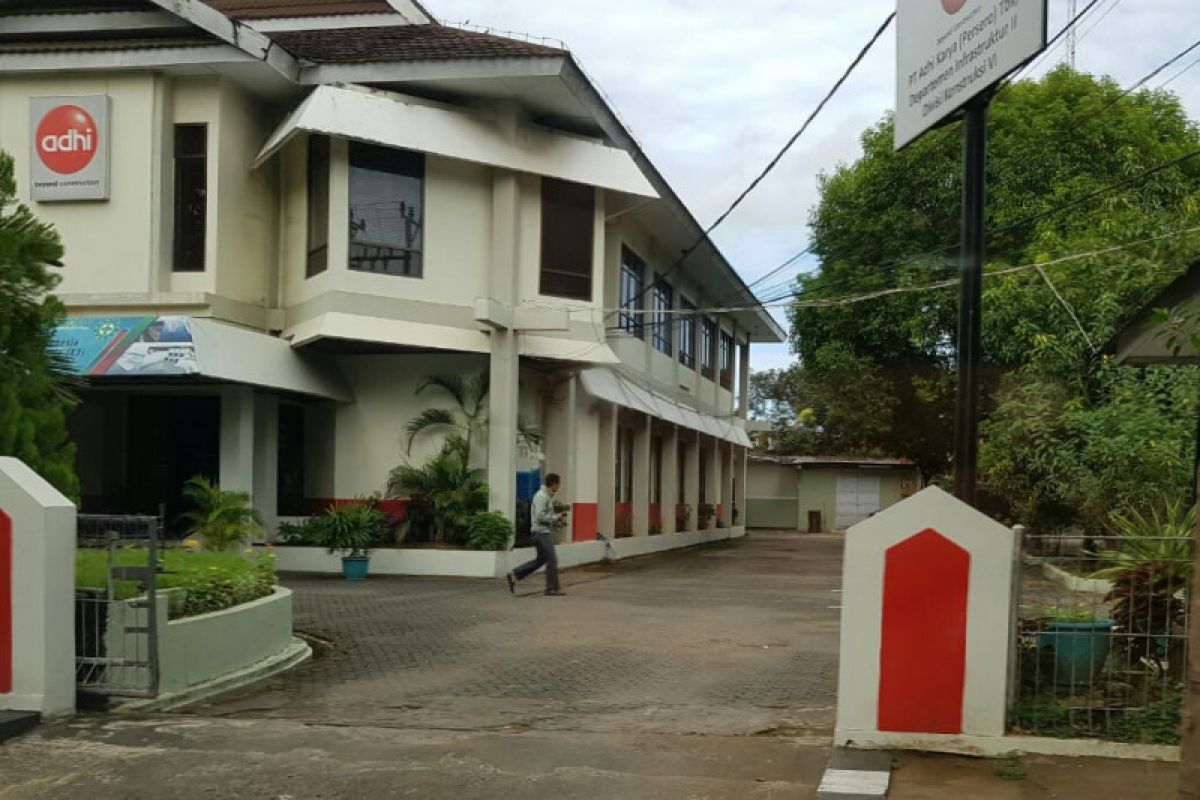 KPK geledah Kantor Adhi Karya Makassar