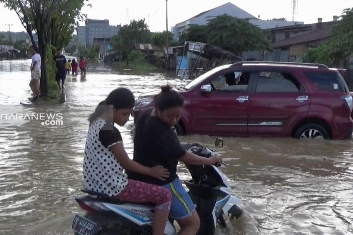 School, homes in Sorong, West Papua, inundated by floods