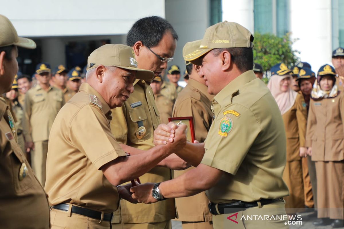 Wakil BUpati Asahan terima penghargaan prestasi kinerja