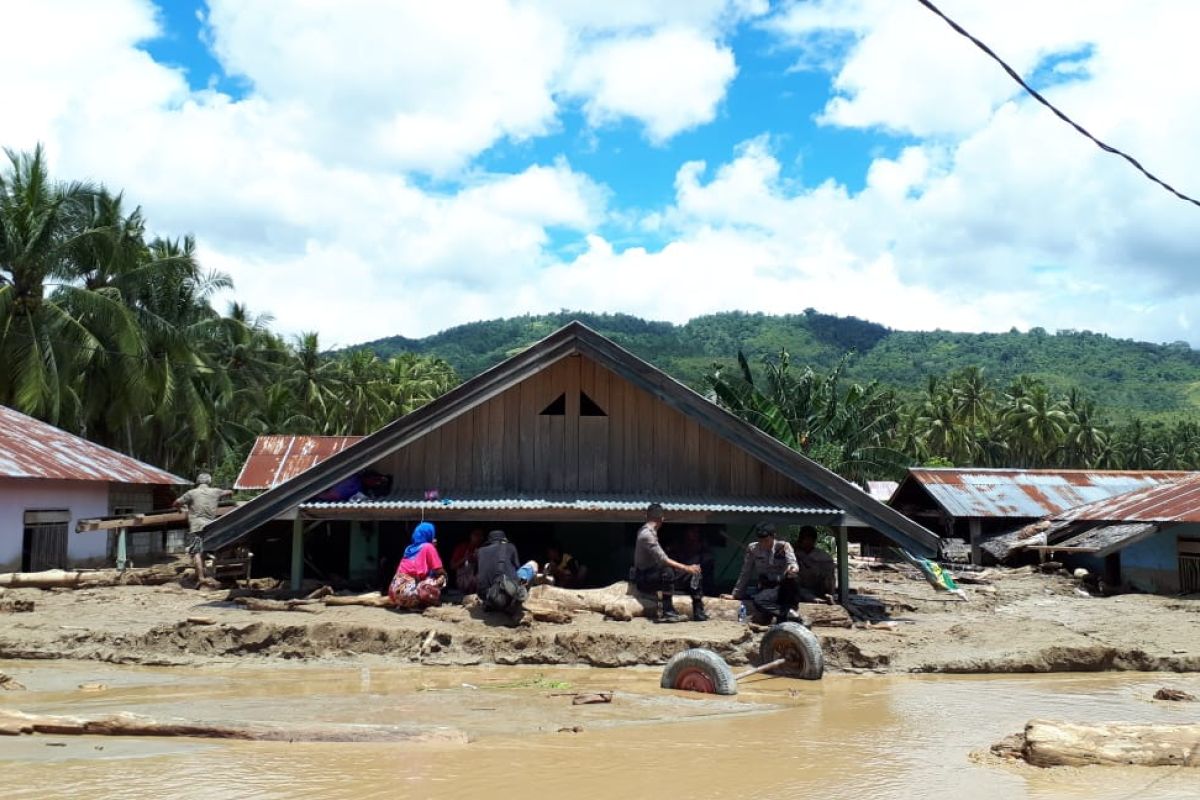 Pemkab Sigi kerahkan tenaga medis tangani warga pascabanjir