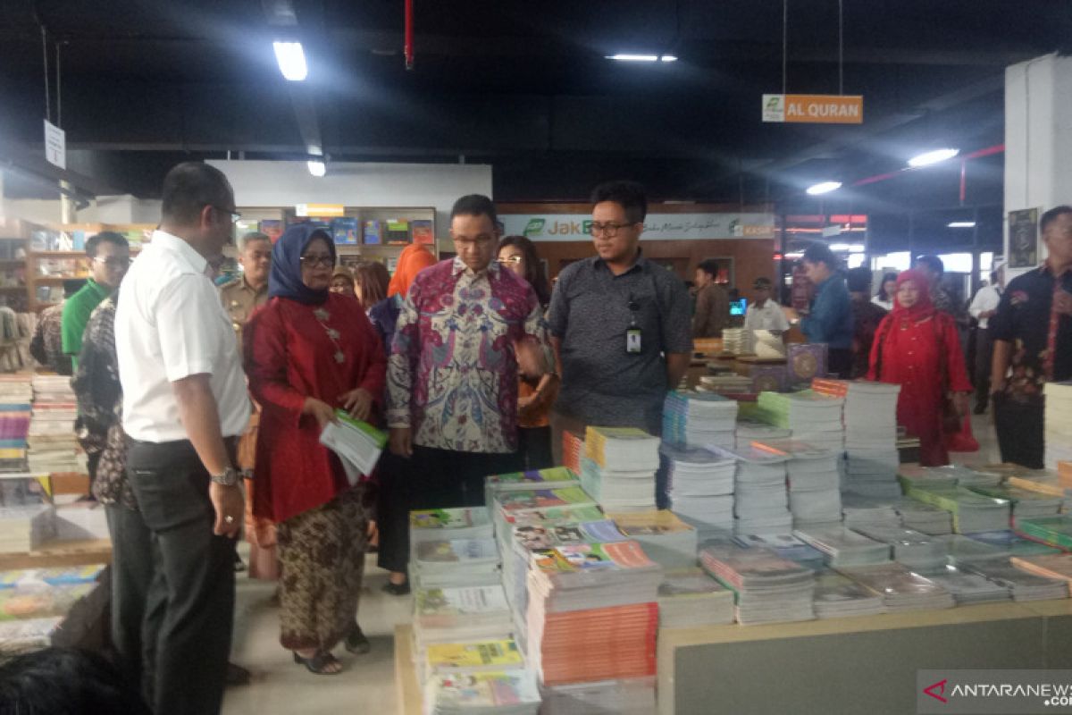 Pemprov DKI membuka akses buku untuk warga melalui  Jakbook