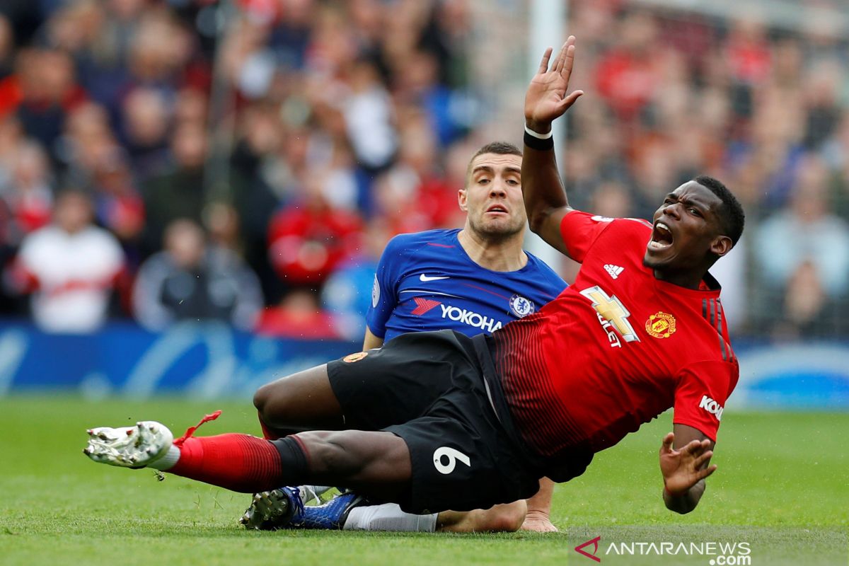 Perburuan empat besar Manchester United semakin rumit setelah bermain imbang kotra Chelsea