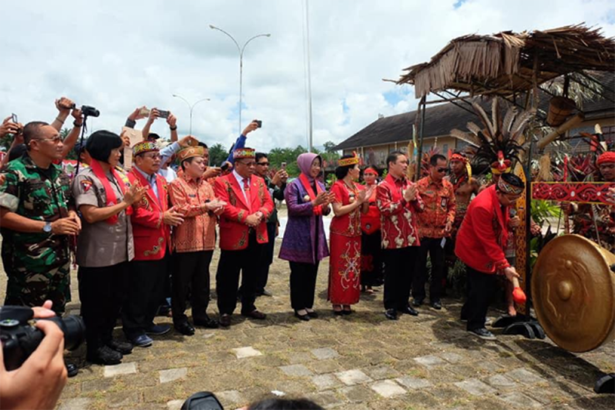 Bupati Sekadau Sampaikan Ucapan Selamat Naik Dango Kepada Masyarakat Dayak