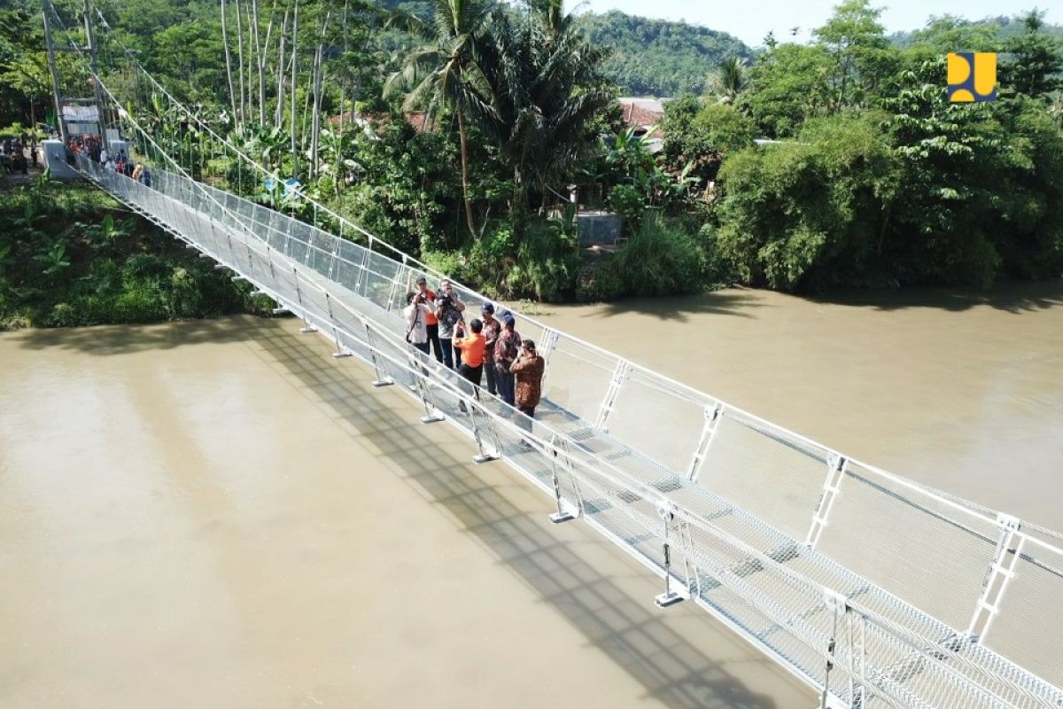 Kementerian PUPR akan bangun 166 unit jembatan gantung