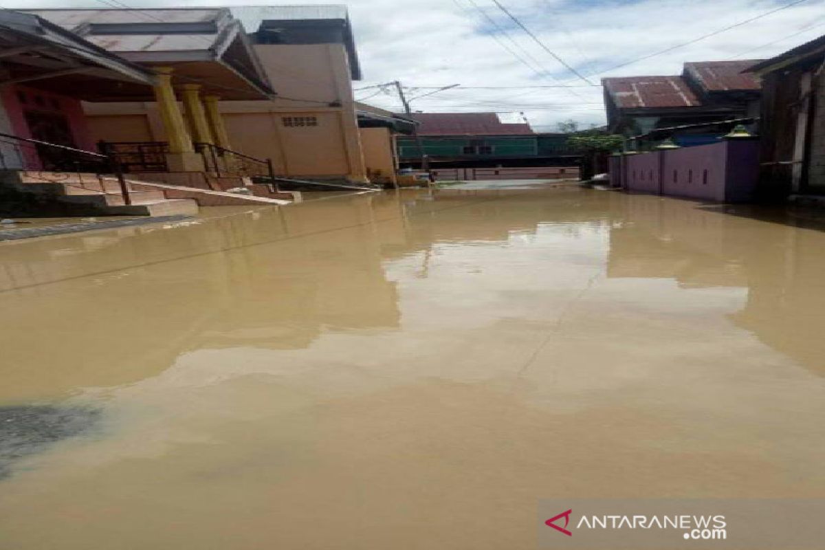 Tim penanggulangan bencana bergerak ke lokasi banjir Sungai Palu