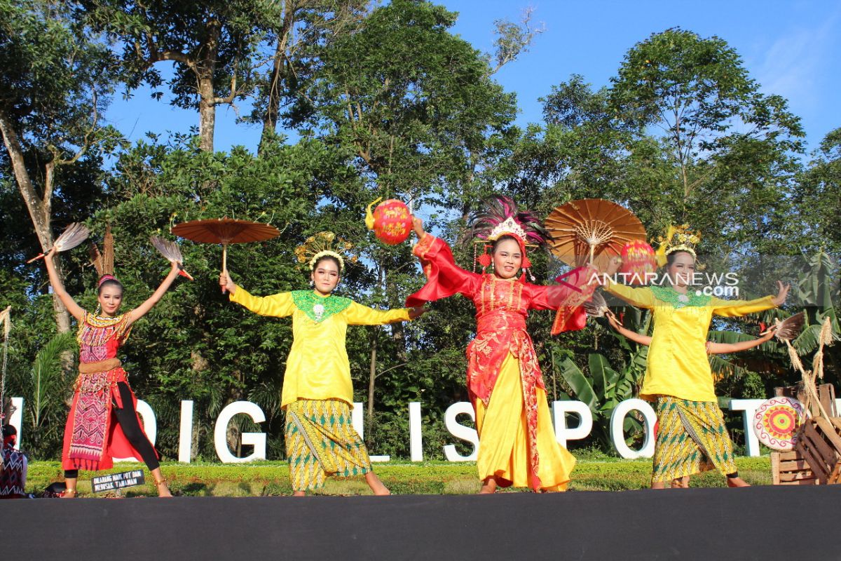 Ratusan penari meriahkan peringatan Hari Tari se-Dunia di Kota Pontianak