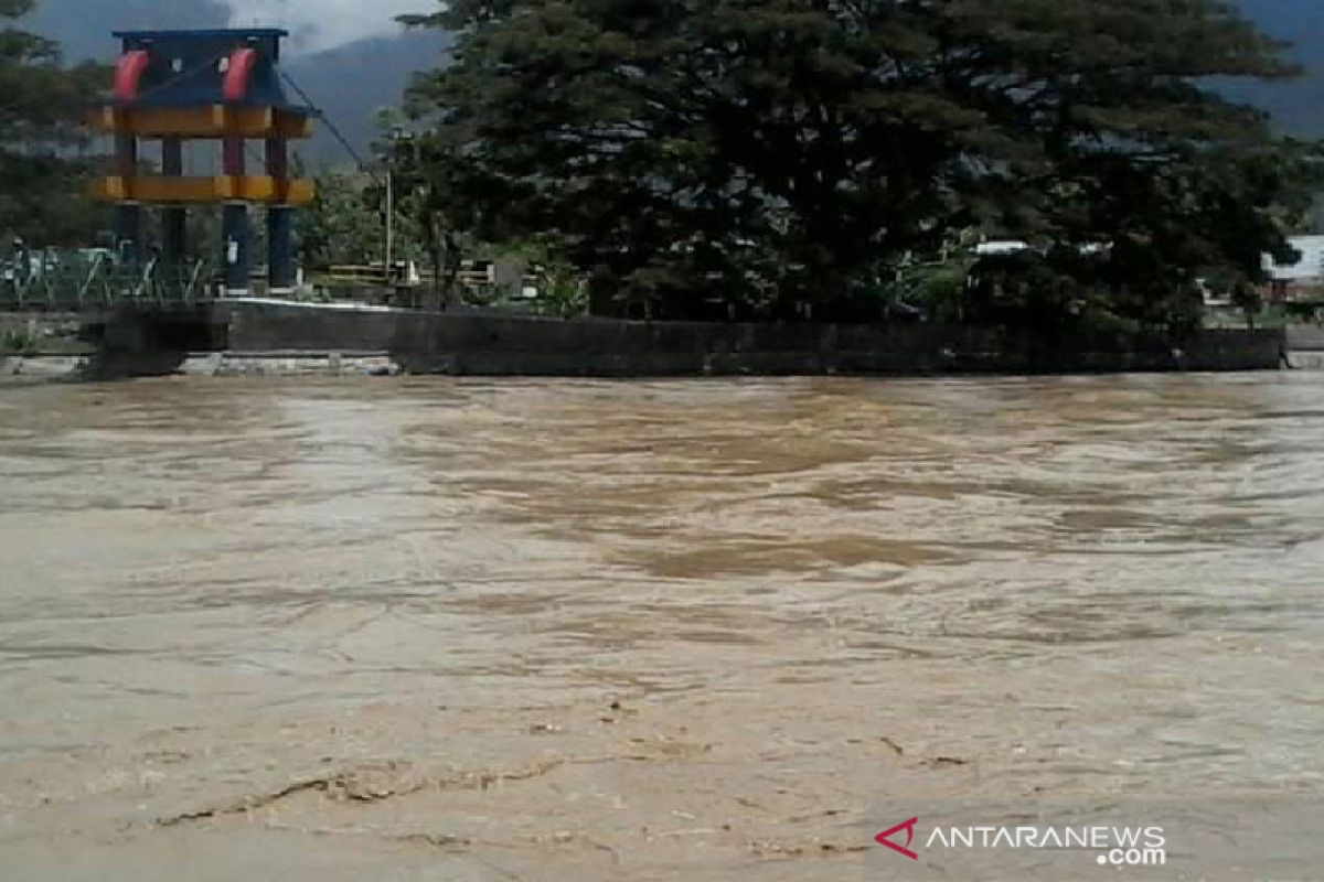 Puluhan rumah di bantaran Sungai Palu terendam banjir