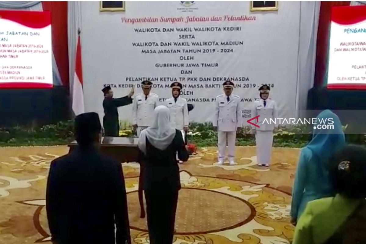 Wali kota-wawali Kediri dan Madiun dilantik serentak di Grahadi