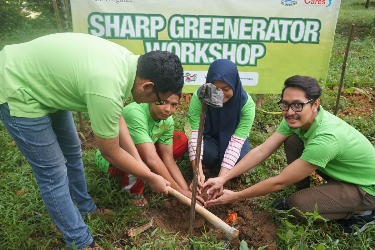 Sharp Indonesia laksanakan aksi hijau rayakan Hari Bumi