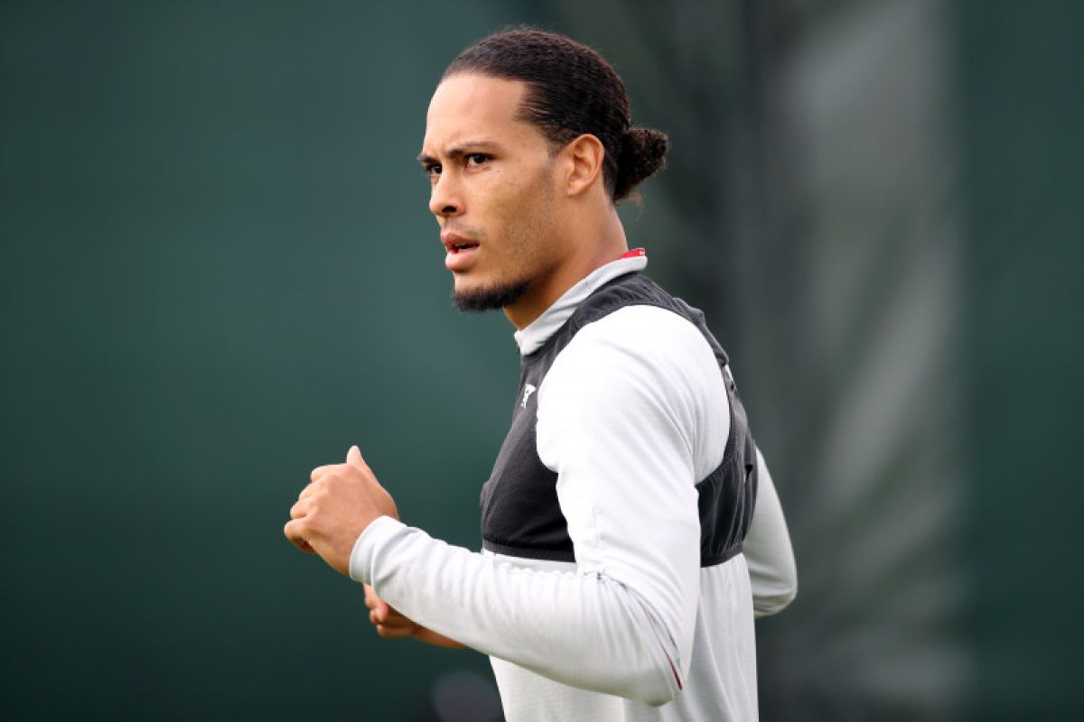 Bek Liverpoll Van Dijk ingin hapus memori kelam di Nou Camp