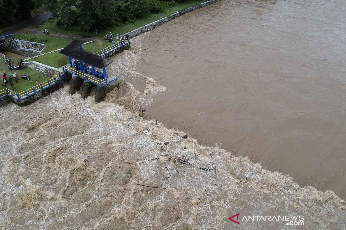 Debit air bendungan Alale di Bone Bolango naik