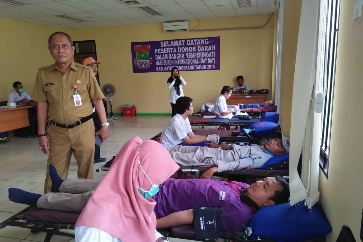 150 buruh Tangerang donor darah jelang Hari Buruh