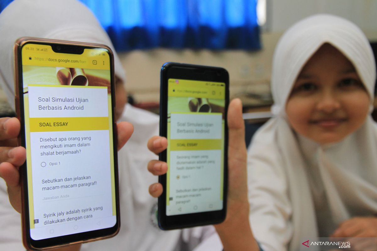 MTsN Aceh Barat lakukan simulasi ujian berbasis smartphone