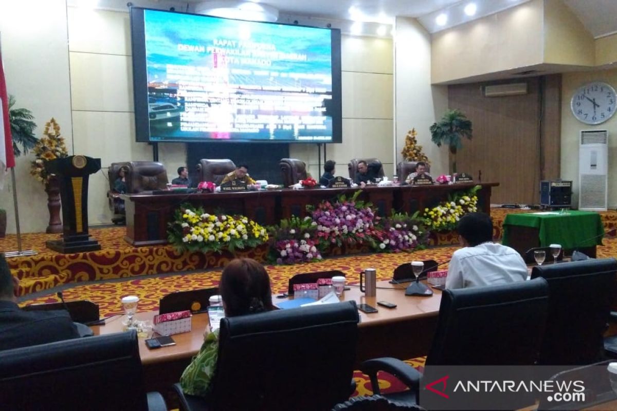 DPRD Manado paripurnakan  penyampaian tiga Ranperda oleh wali kota