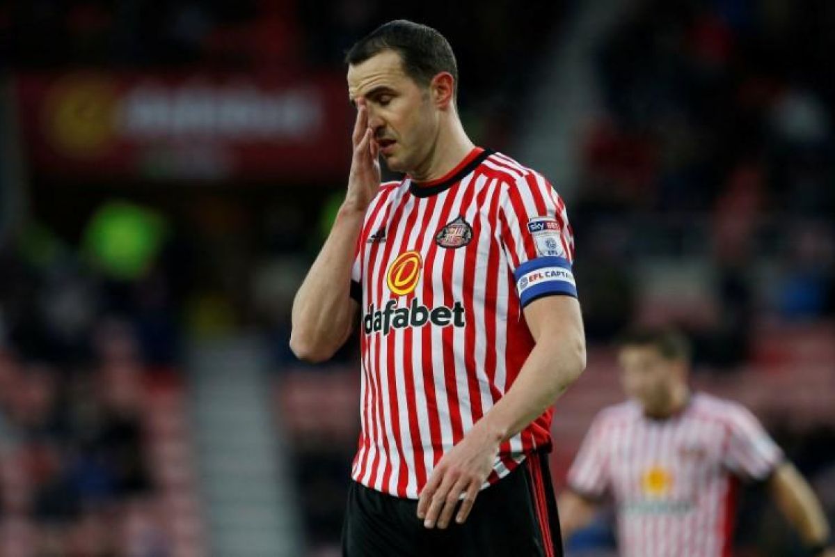 John O'Shea gantung sepatu