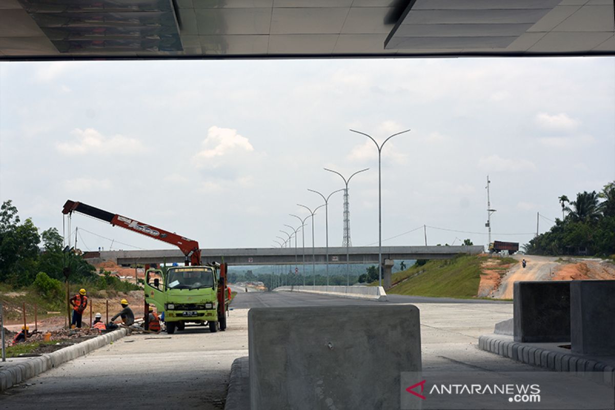 Sayangnya jalan tol Pekanbaru-Dumai belum bisa digunakan mudik