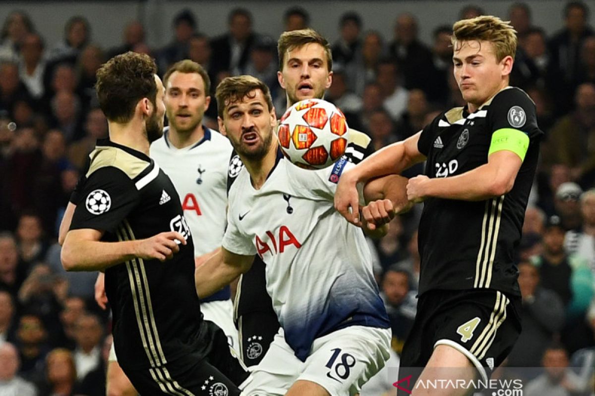 Prediksi  Ajax vs Tottenham