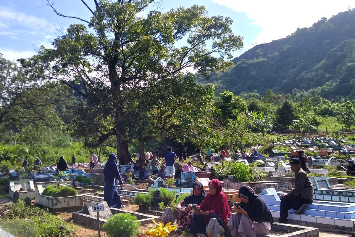 Permakaman umum di Kota Padang ramai menjelang Ramadhan